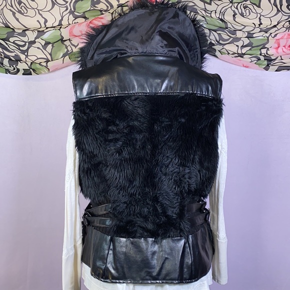 Dots Faux fur vest Size XL 🖤 - Picture 7 of 9